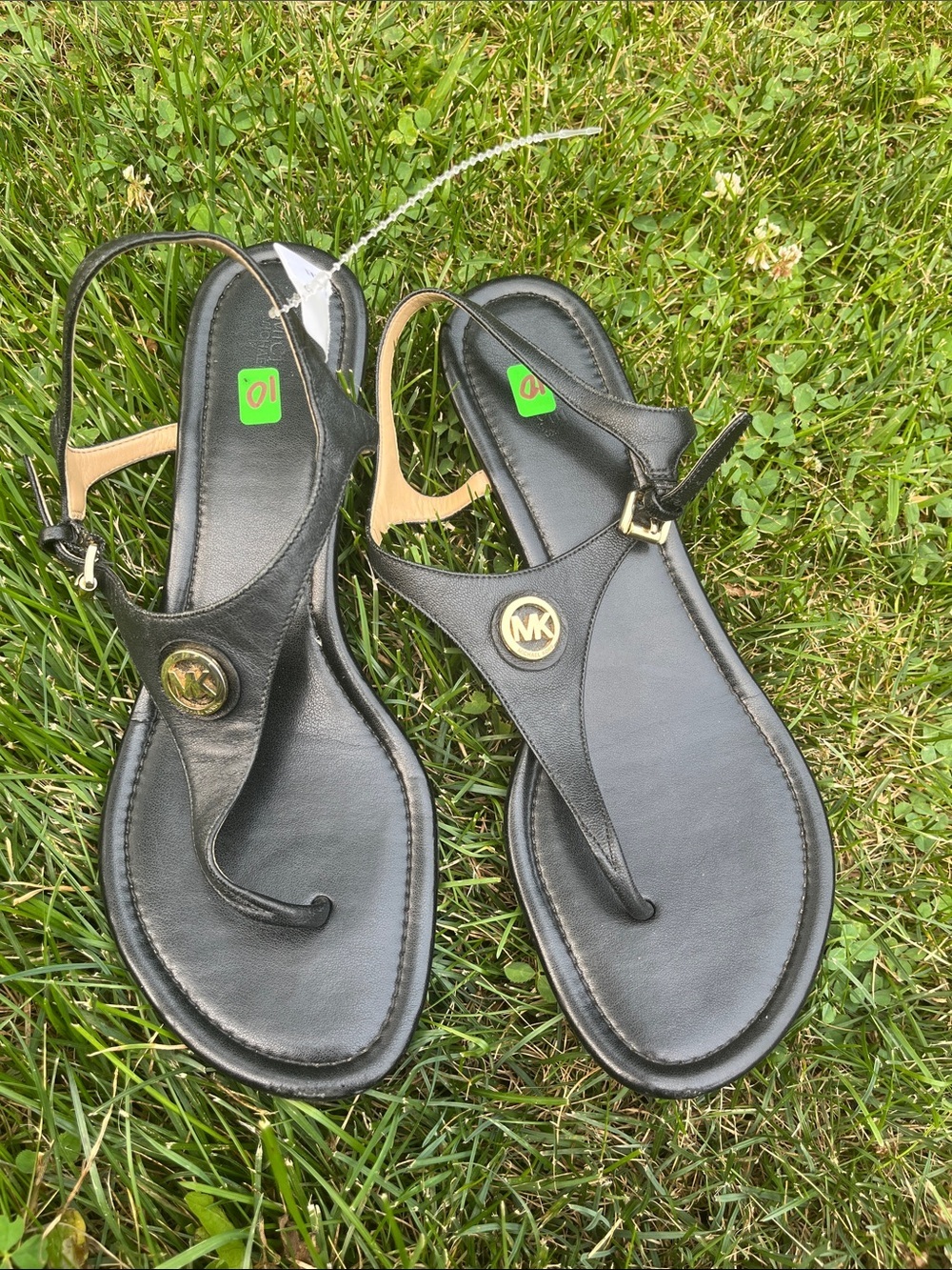 Michael Kors Black Leather T-Strap Sandals 10
